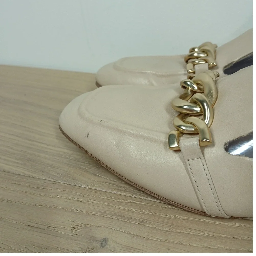 Tamaris Loafers Womens 7.5 Cream Leather Gold Chain Square Toe Quiet Luxury